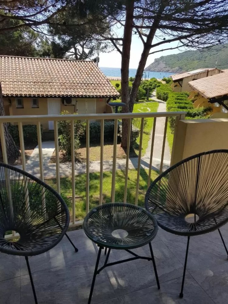 Marina Di Lava Hotel 12/60