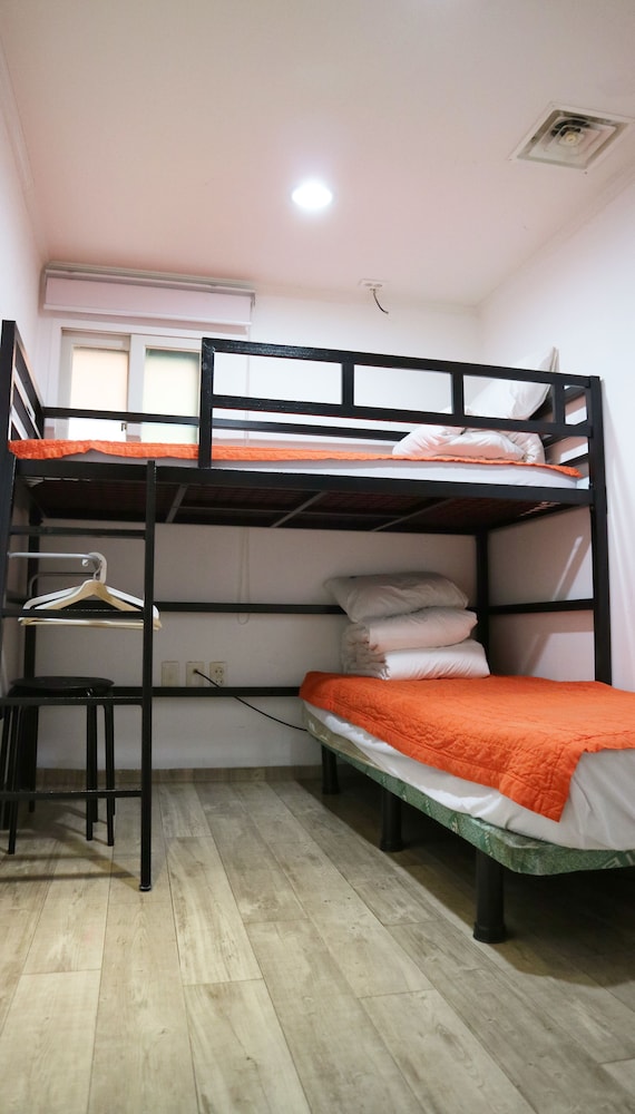 Hostel Korea 11/48
