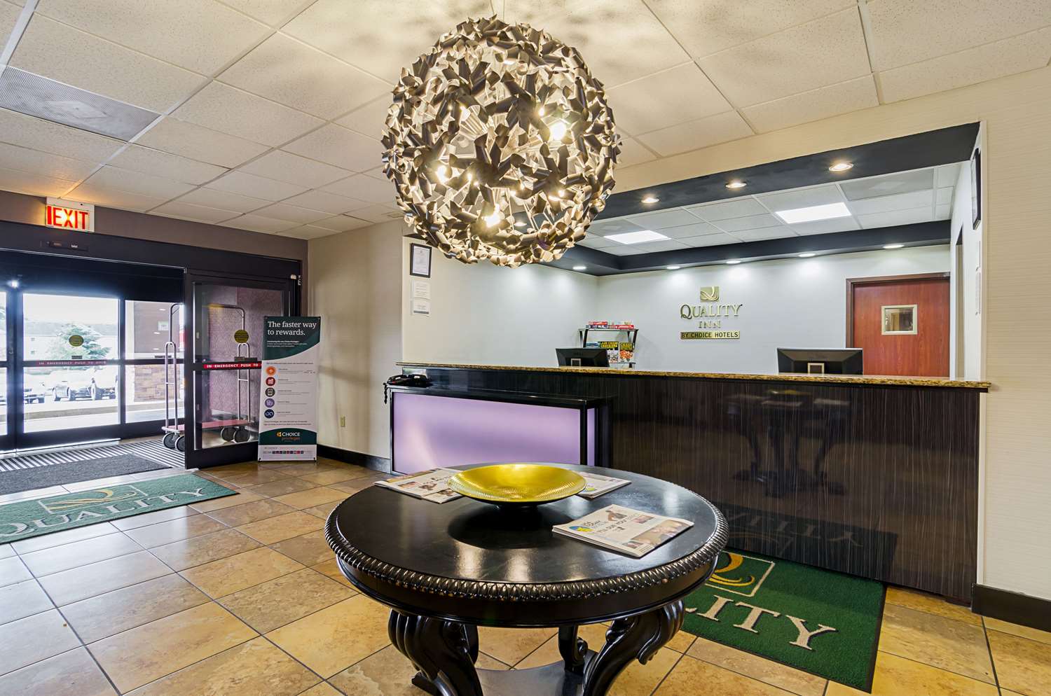 Holiday Inn & Suites Richmond - West End 4/15