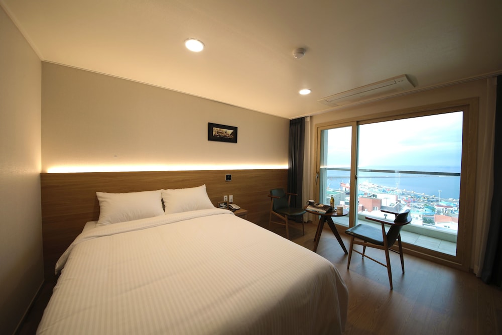 DELUXE, DOUBLE BED, OCEAN VIEW
