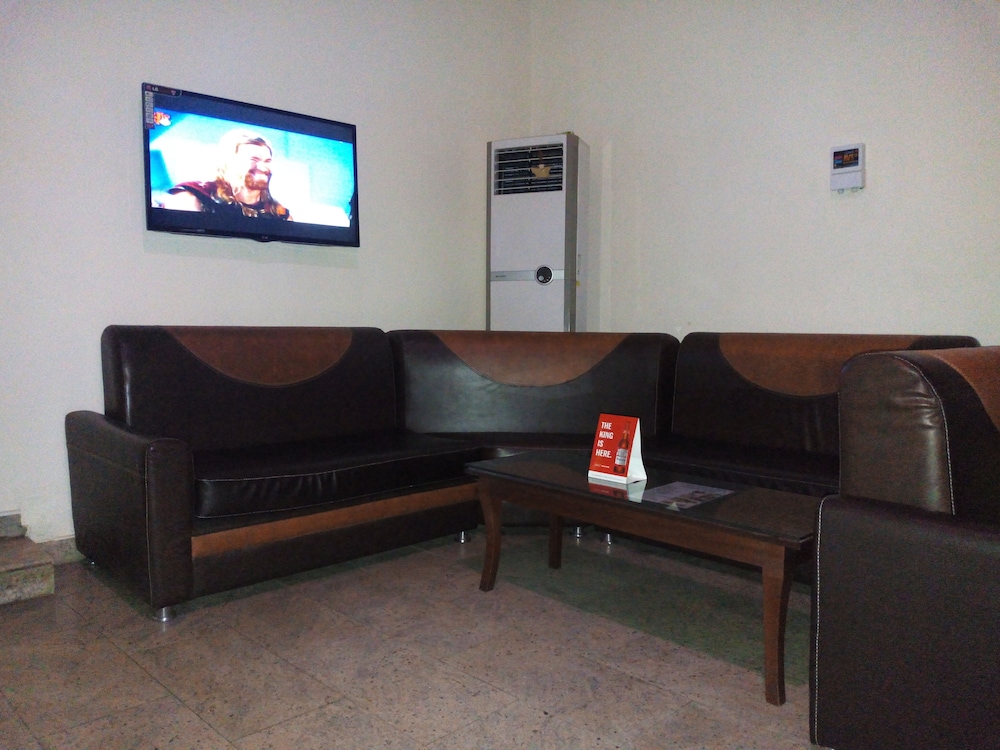 Dionzec Hotel & Suites 8/15