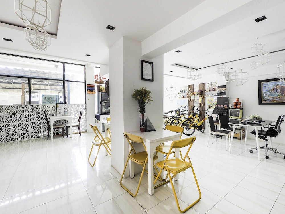 OYO 983 The Private Hotel 32/38