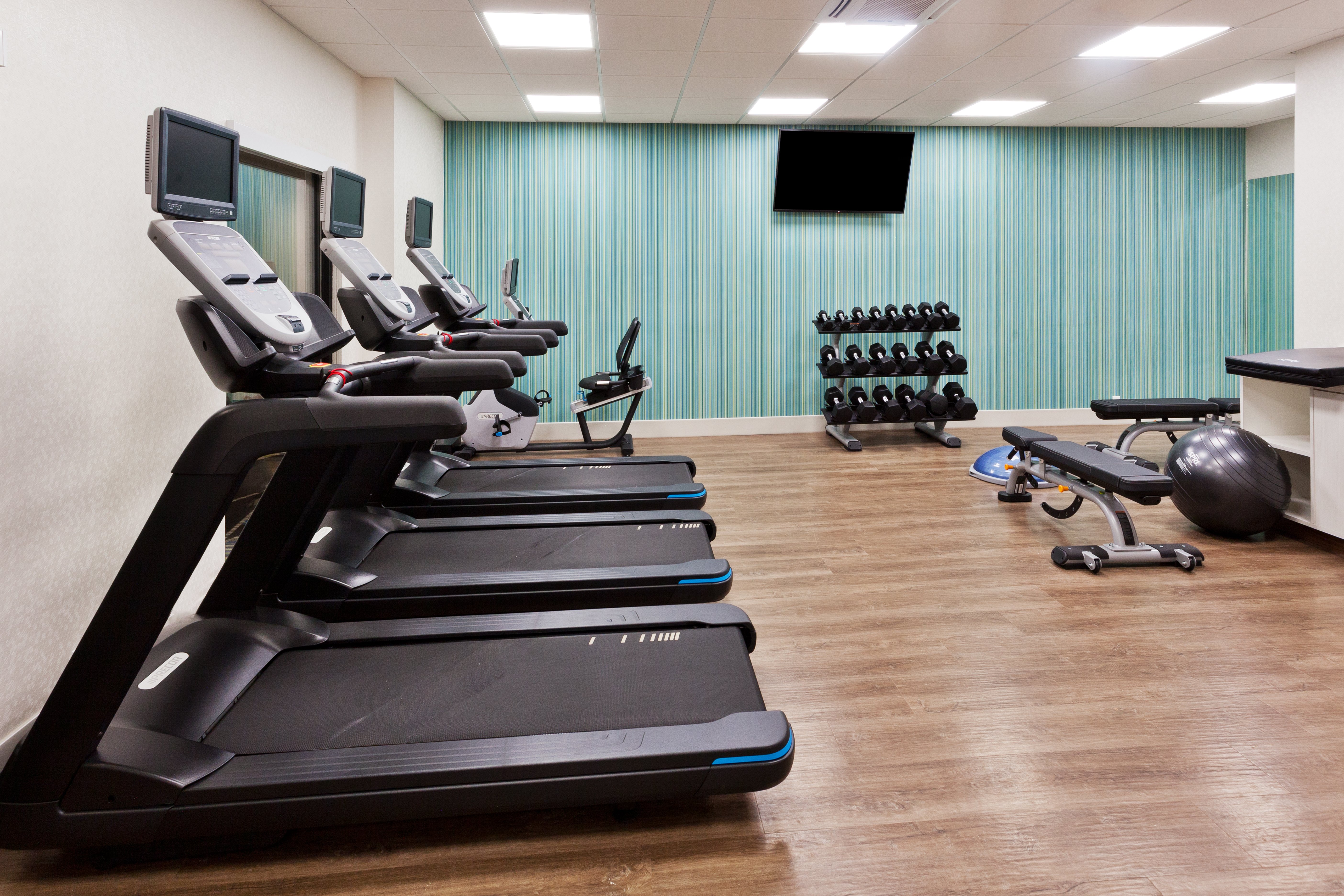 Holiday Inn Express & Suites Fayetteville 27/62