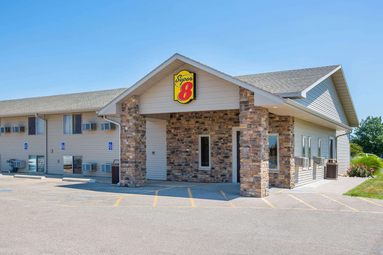 Super 8 By Wyndham Kearney 4/33