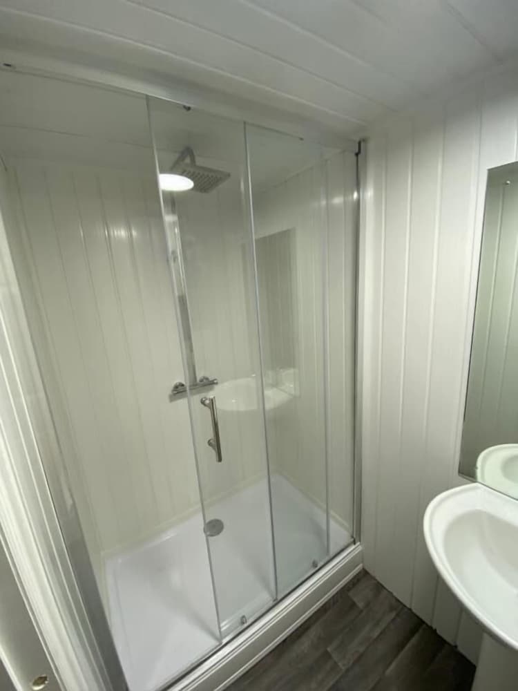 Honley Hotel 25/30