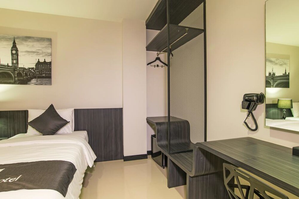 DELUXE, TWIN BEDS