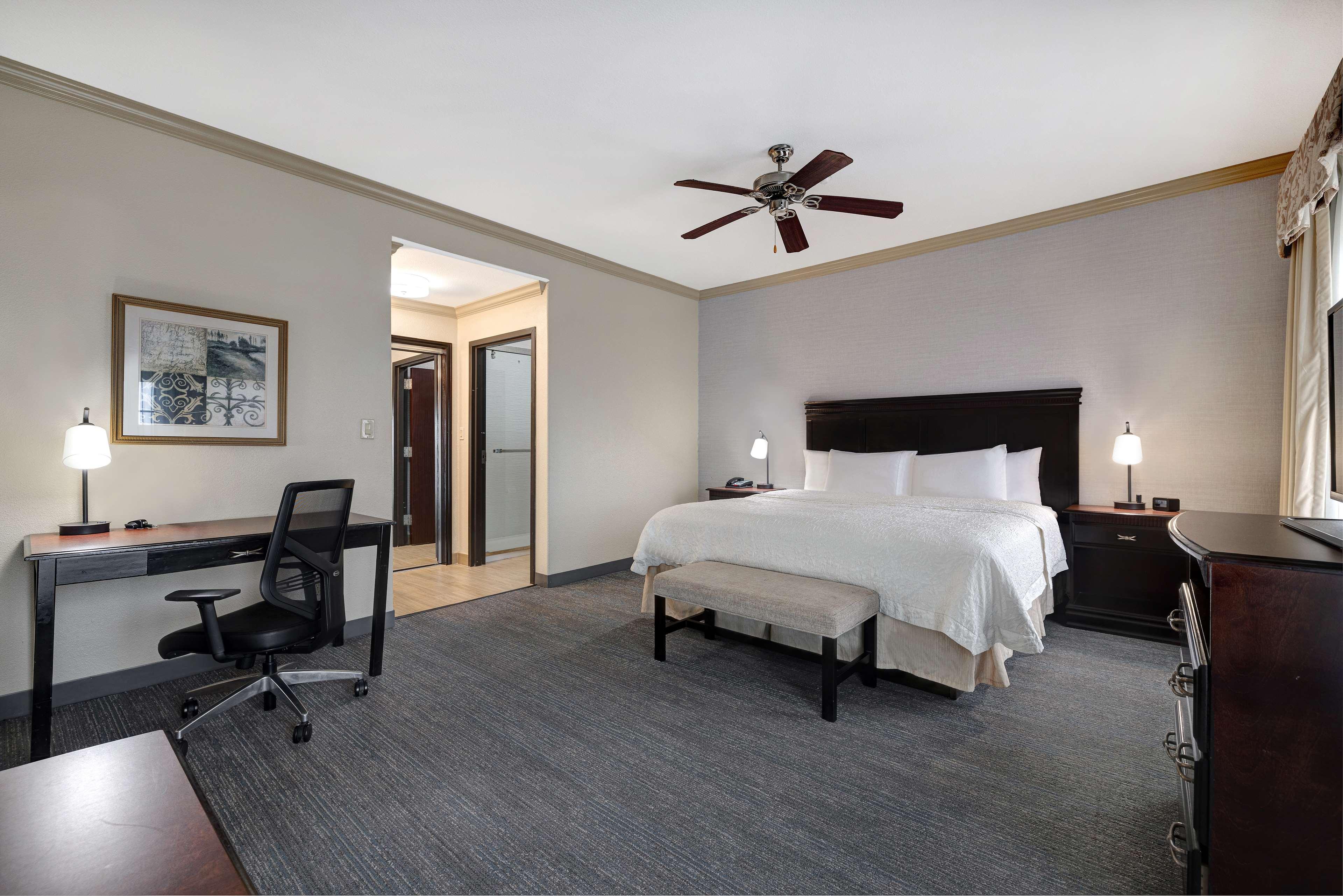 STUDIO, SUITE, KING BED, BALCONY