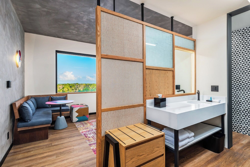 Aloft Tulum 6/50