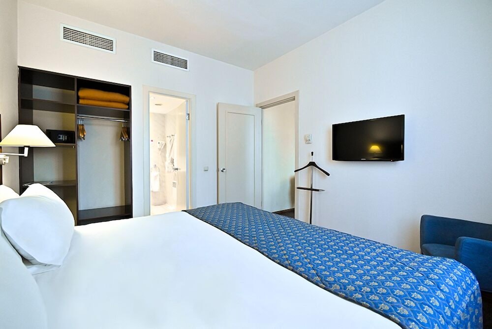 JUNIOR, DOUBLE OR TWIN BED