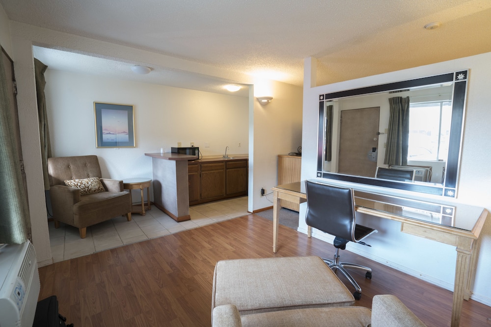 Seatac Inn and Airport Parking 33/44