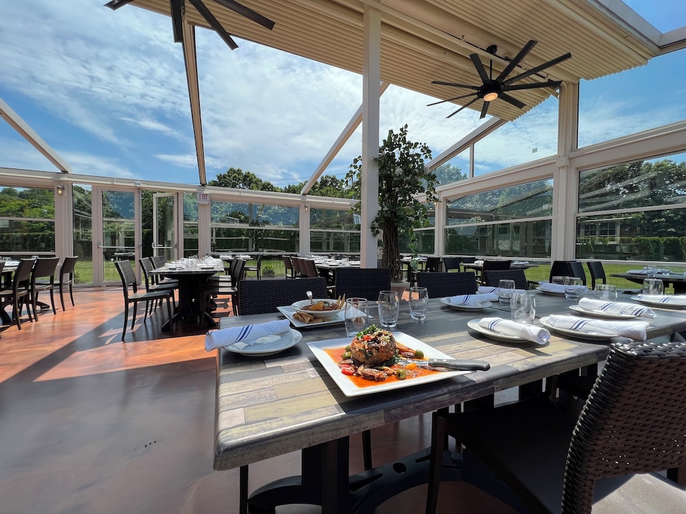 The Inn And Spa At East Wind 56/70