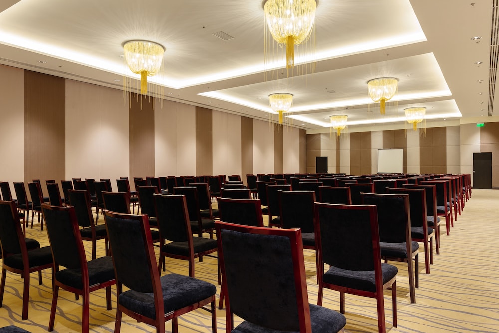 Summit Hotel Tacloban 53/63