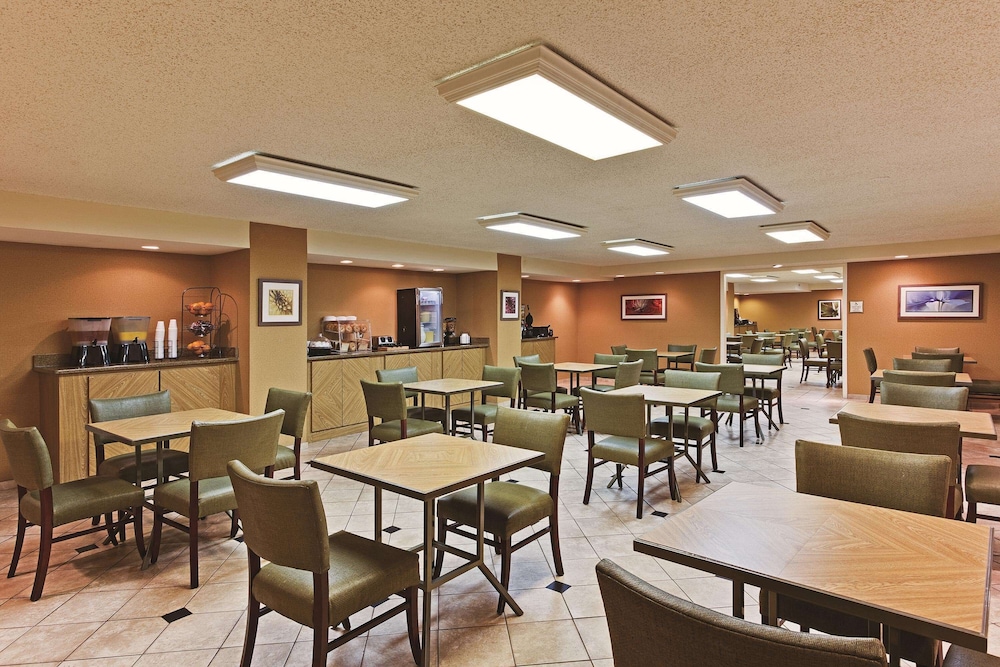 La Quinta Inn by Wyndham Tampa Near Busch Gardens 47/66