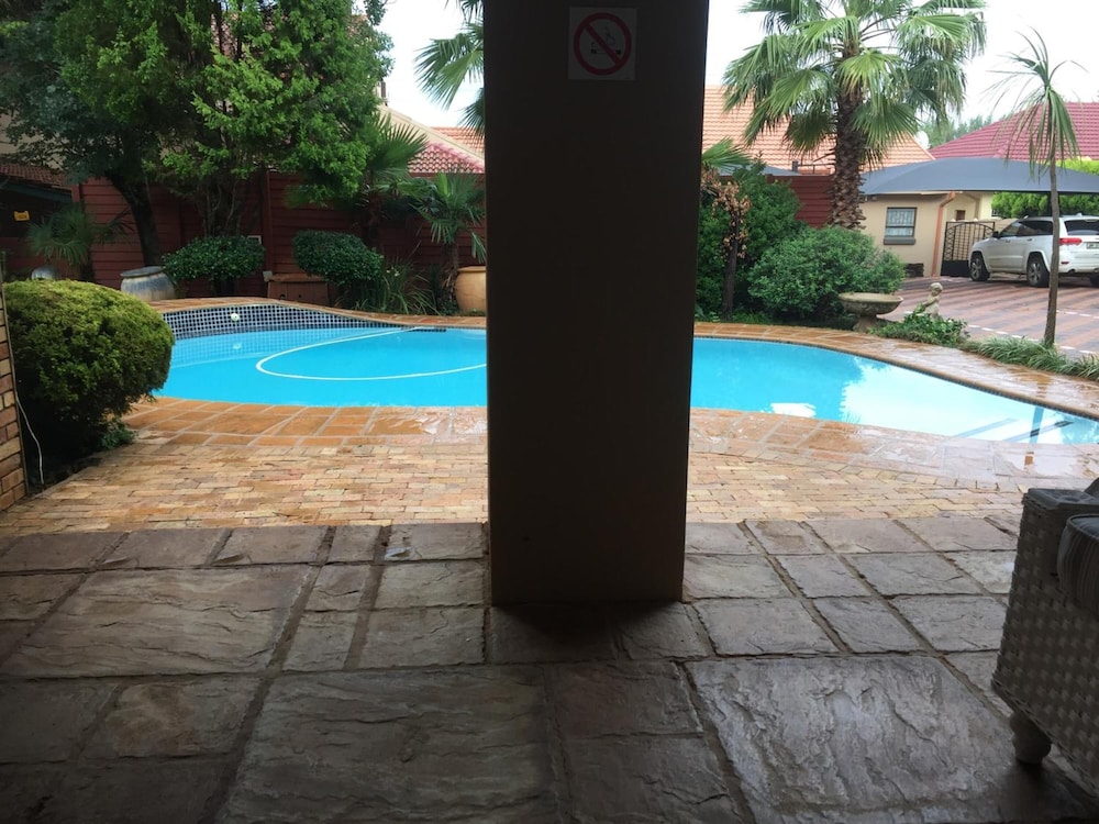 Sunset Manor Guest House 38/50