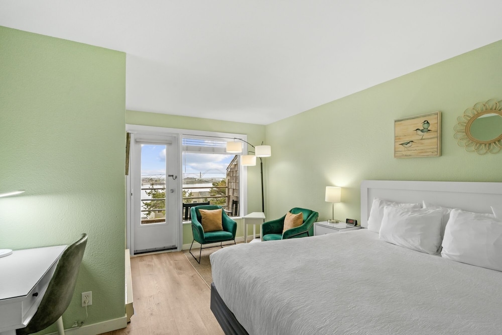Standard, King Bed, Bay View
