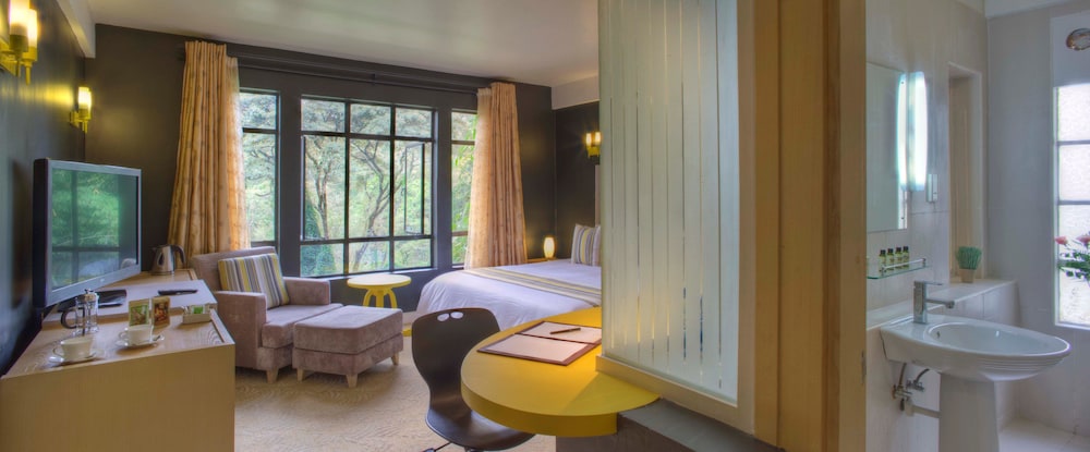 West Wood Hotel 32/32