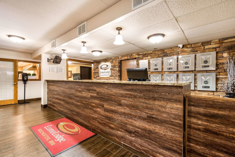 Econo Lodge Mayo Clinic Area 9/35