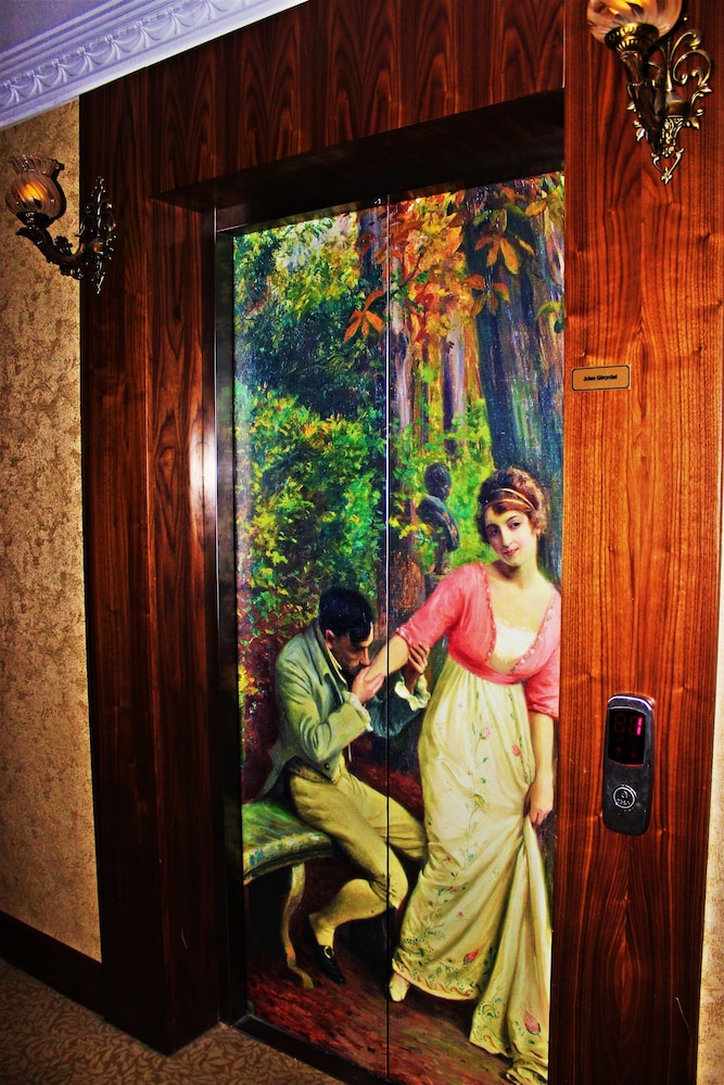 Vendome Hotel 28/46