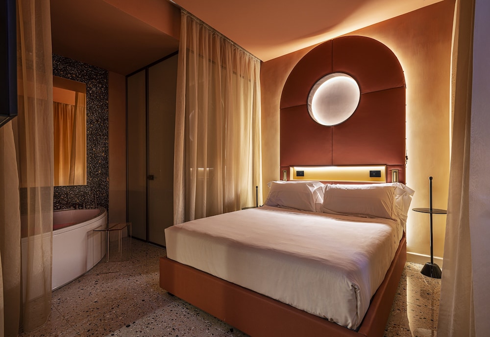 Private, Nest, Suite, Queen Bed