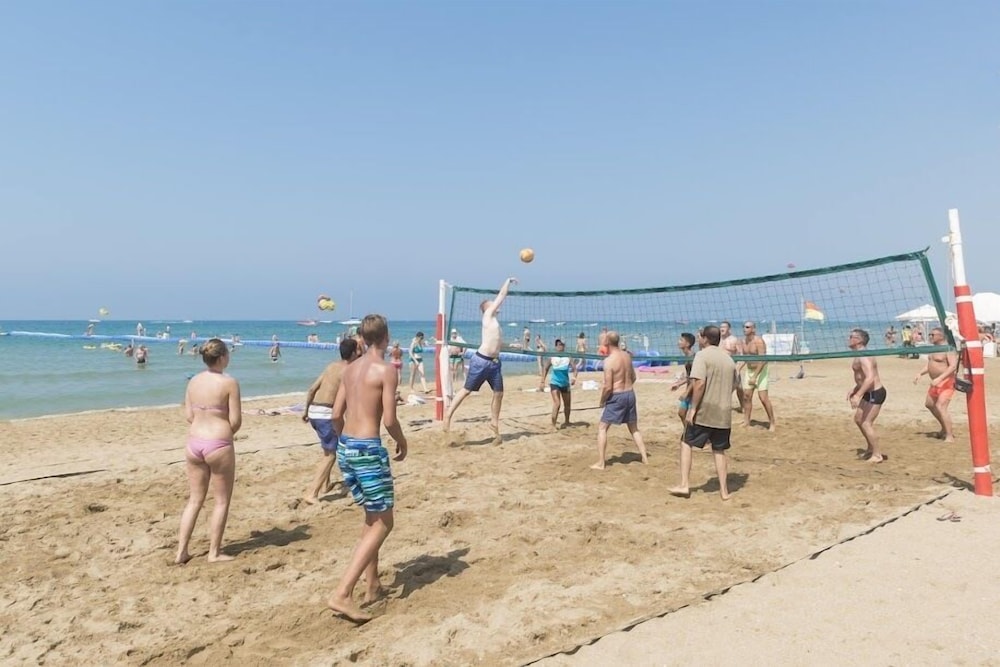 Sandy Beach Hotel 25/48