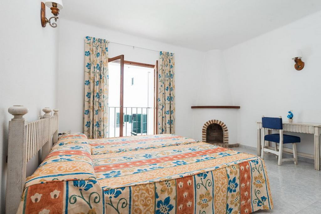 Standard, Double or Twin Bed