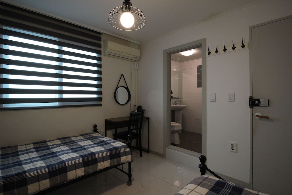 Bunk Guest House - Hostel 37/72