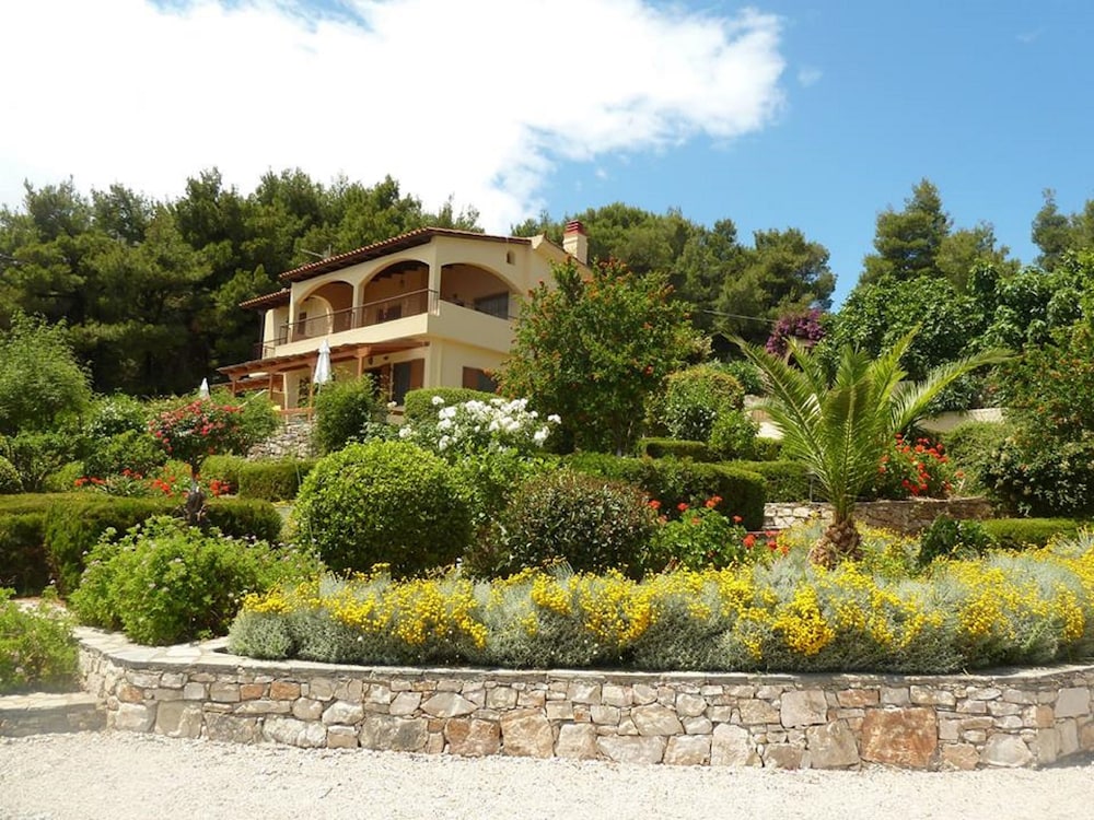Milia Bay Hotel and Apartments 30/32