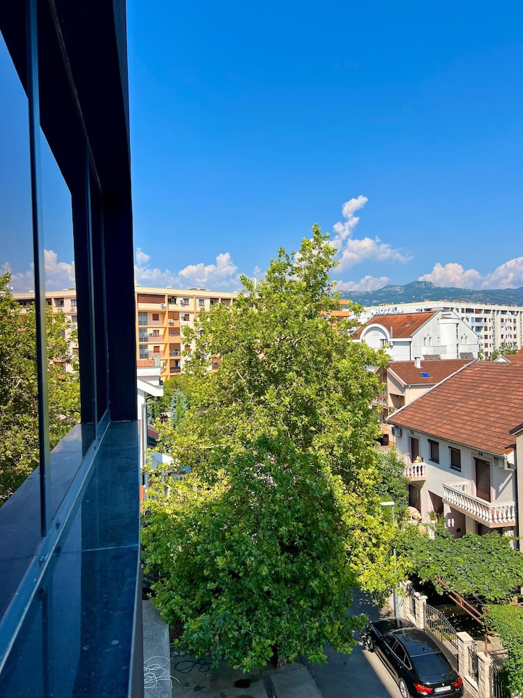 Bristol Hotel Podgorica 54/62