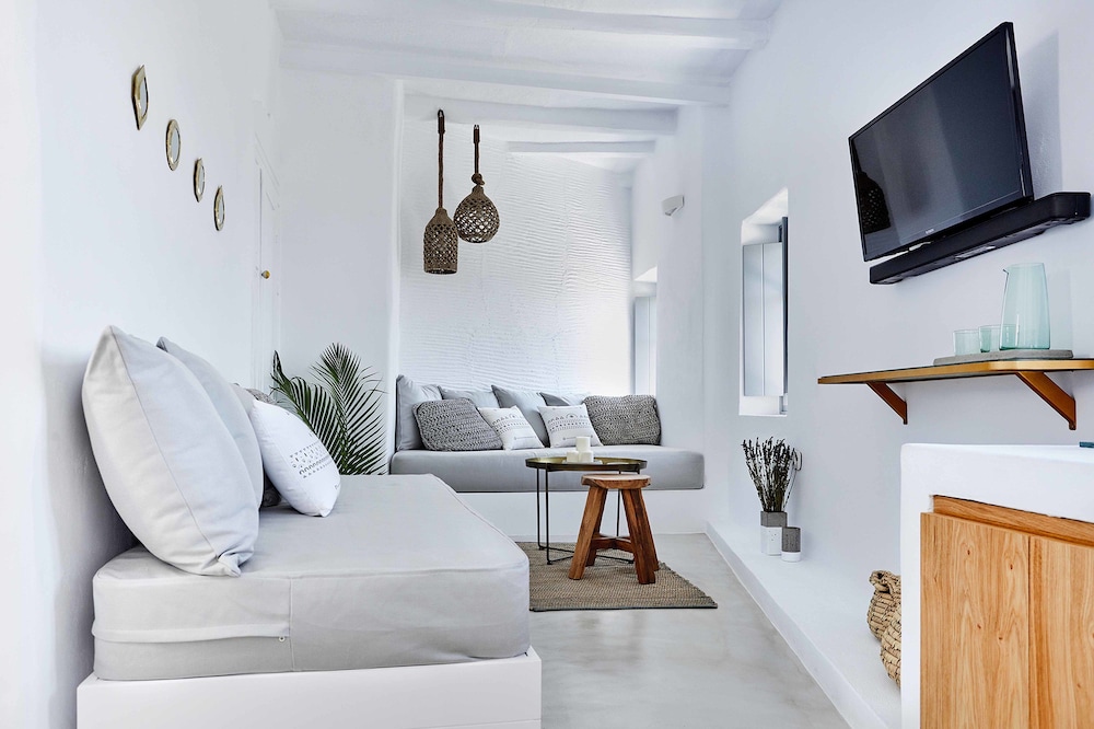 Living Theros Luxury Suites 14/50