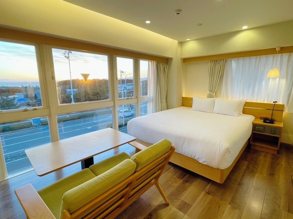 Grand, Ocean, Double Bed, Side Ocean View