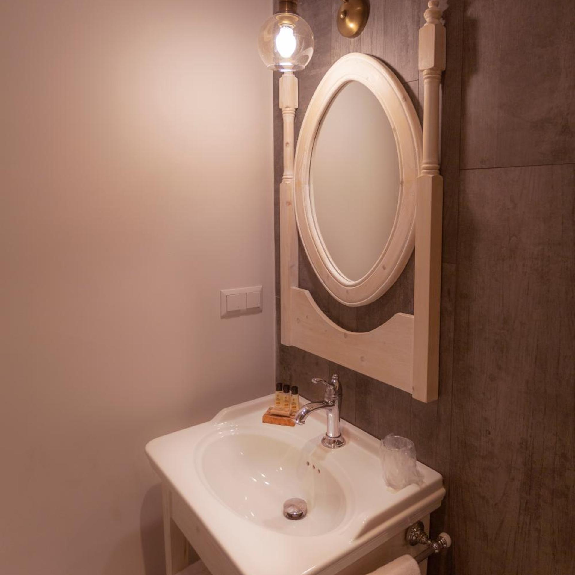 Kapya Hotel 50/50