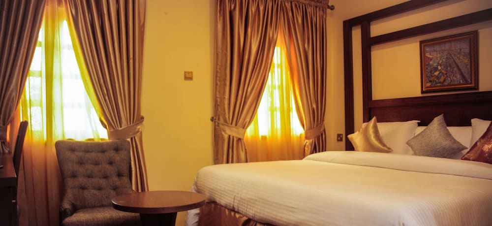 Banex Hotel And Suites 10/50