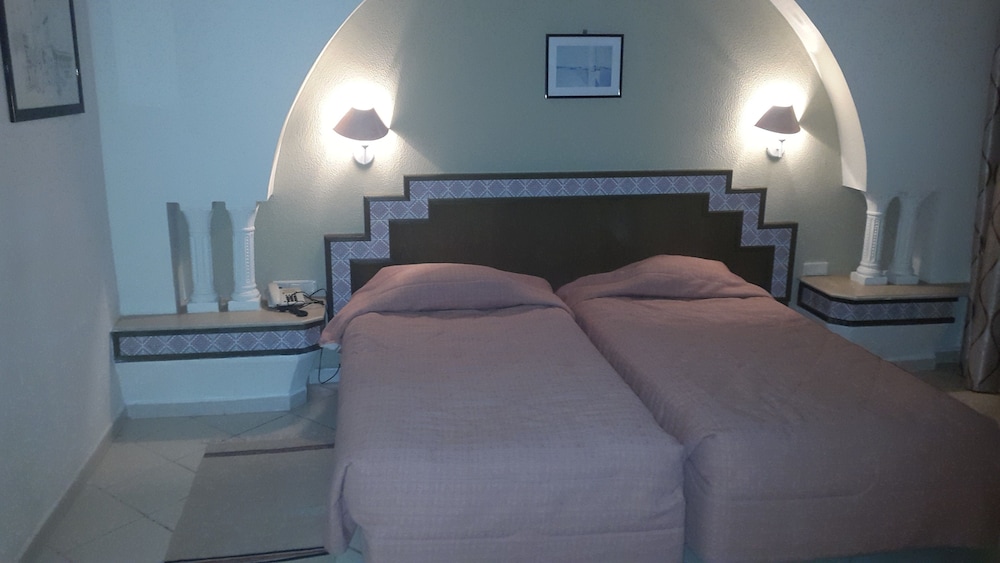 Tunisia Lodge 9/32