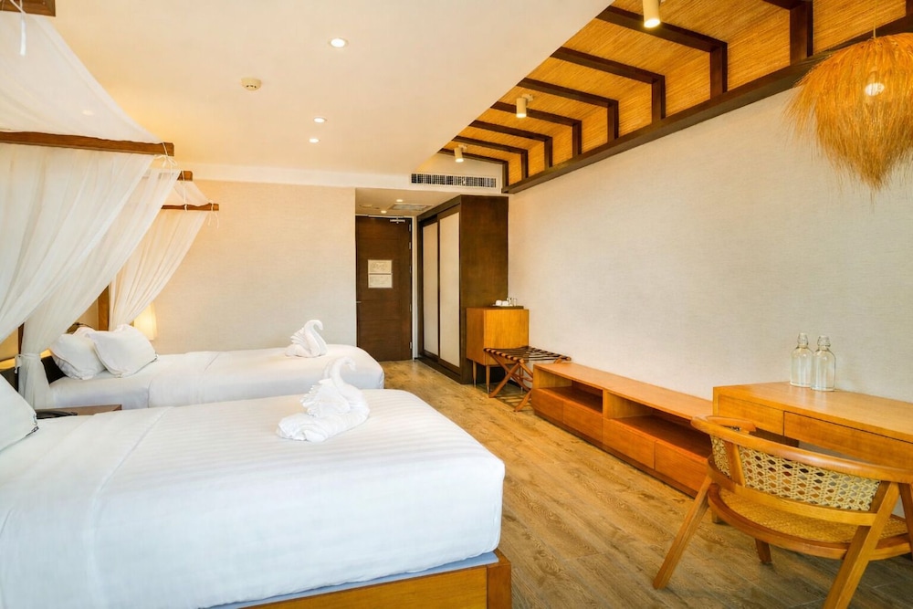 H Resort Bohol – The Coral Cliff by SMS Hospitality 32/65