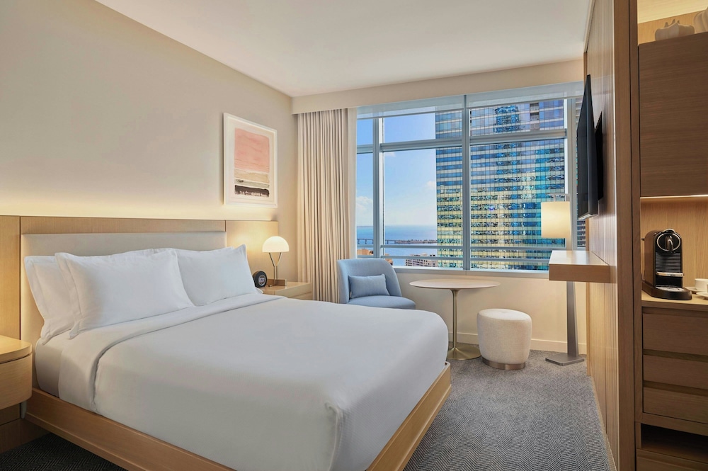 Grand, King Bed, Bay View