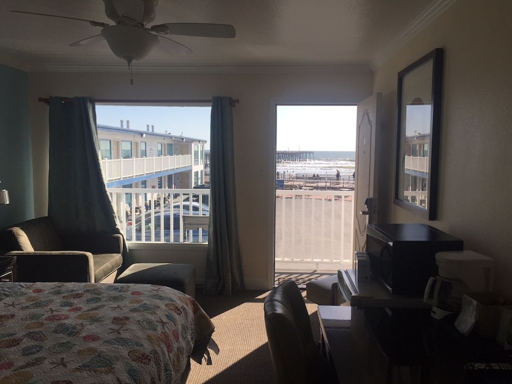 DOLPHIN COVE MOTEL 45/69