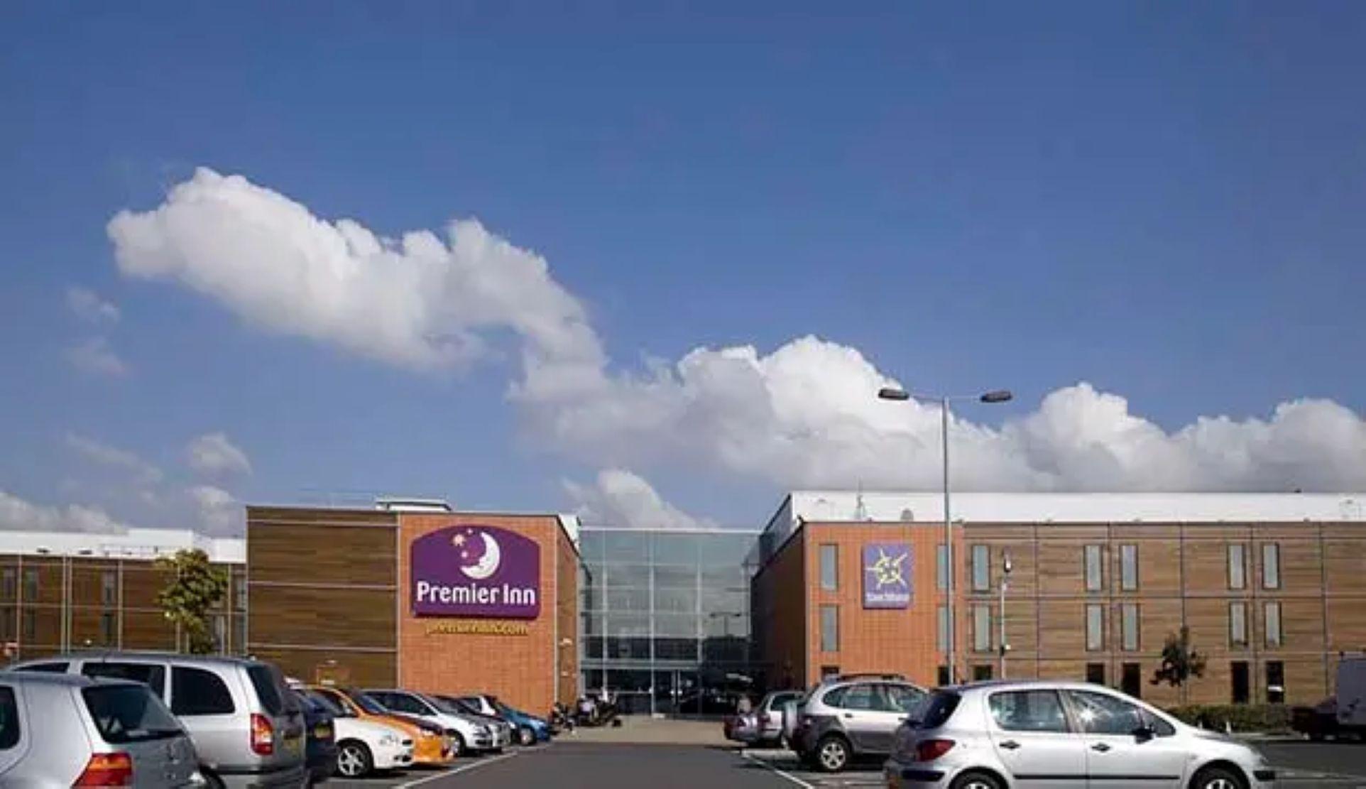 Premier Inn London Heathrow Airport T2 And T3 Bath Road in HOUNSLOW