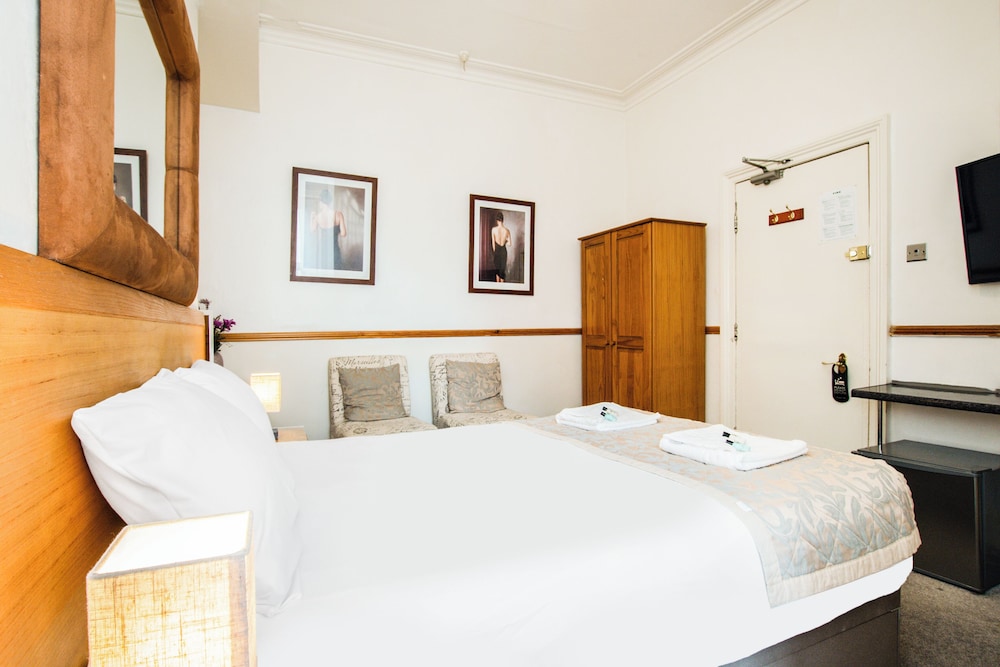 OYO The Lodge Bournemouth 18/47