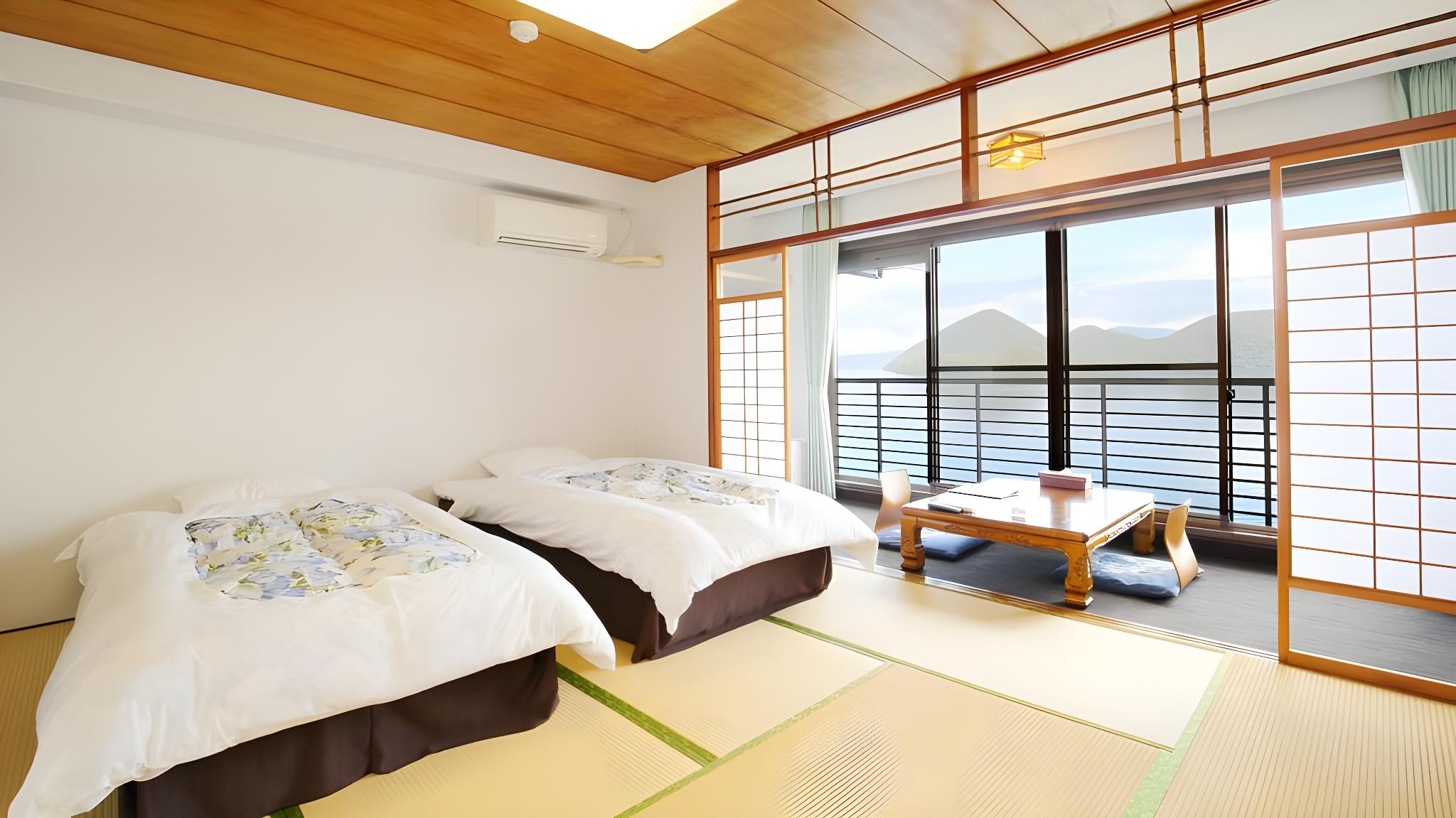 Room, Lake View