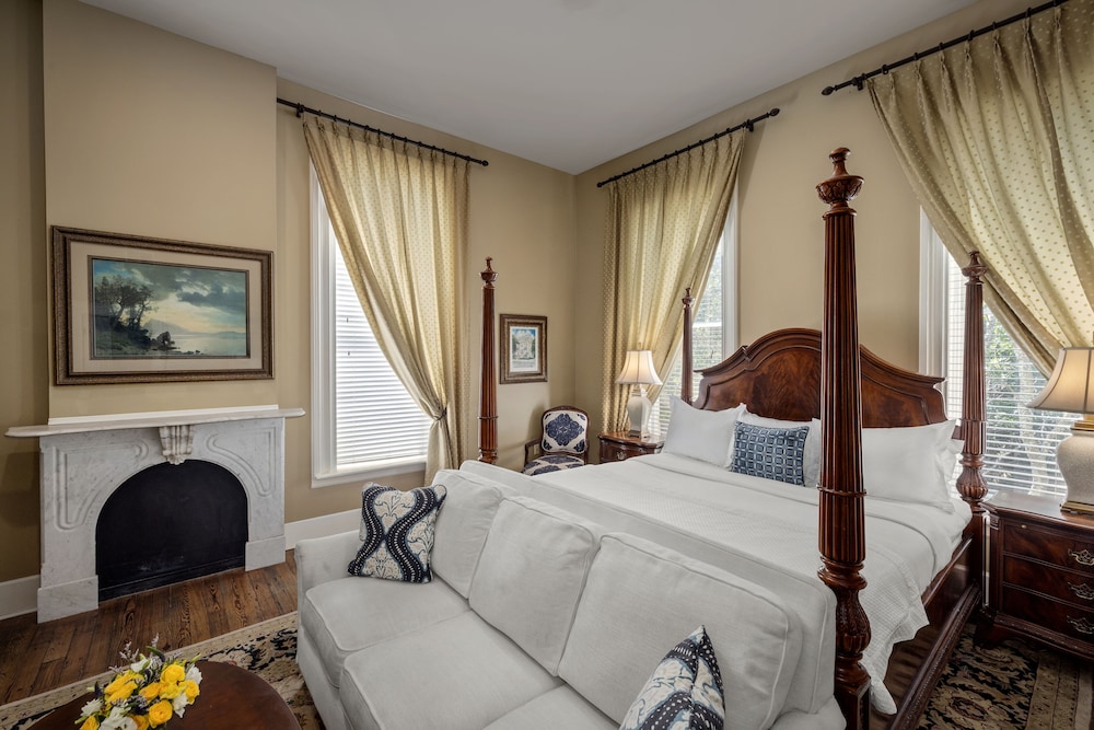 Hamilton-Turner Inn 15/50