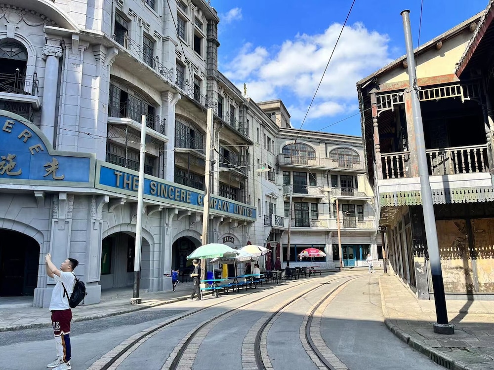 Jinglai Hotel (Shanghai Bund East Nanjing Road Pedestrian Street) 37/50