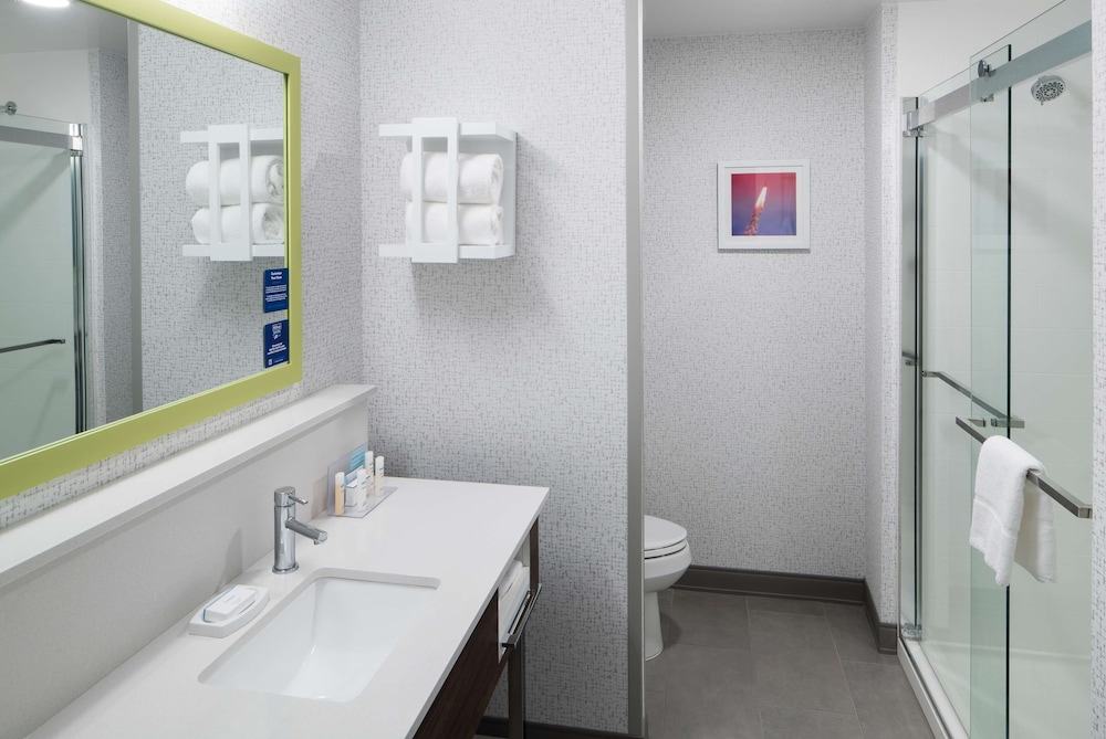 Hampton Inn Suites Cape Canaveral Cruise Port Fl 13/55