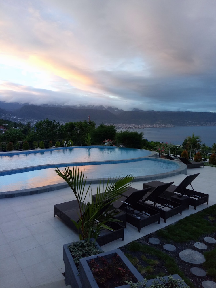 Hotel Santika Luwuk Sulawesi Tengah 39/42