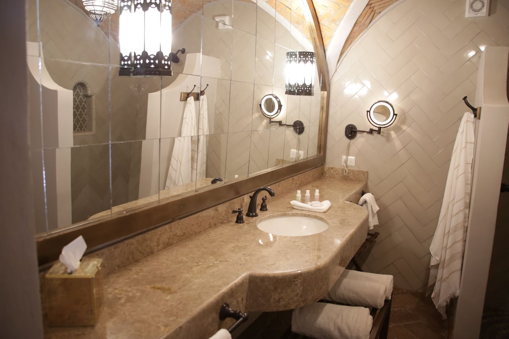 Casa 1810 Hotel Boutique 50/50