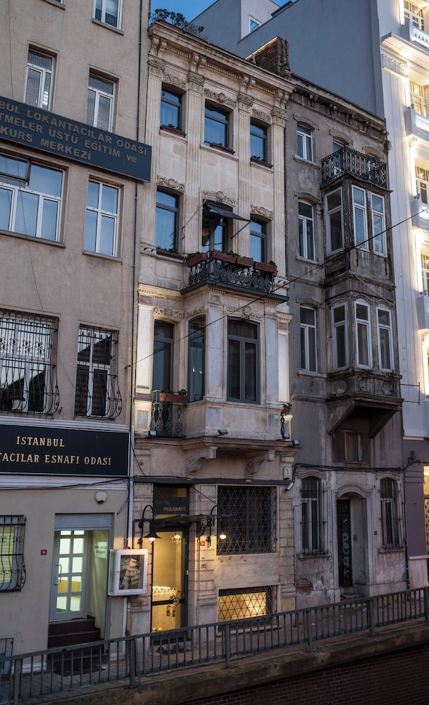 Peradays Hotel 2/48