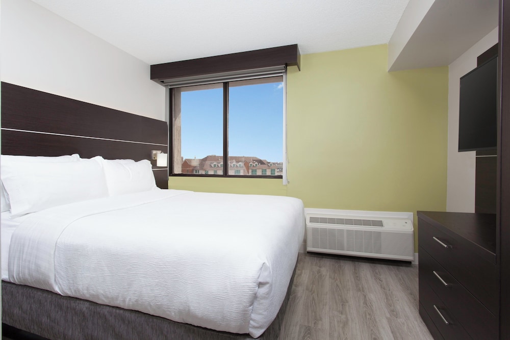 Holiday Inn Express & Suites Mississauga-Toronto Southwest, an IHG Hotel 20/71
