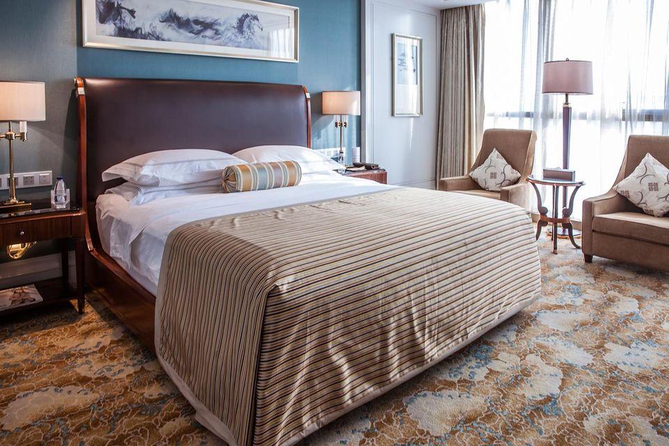 Elegant, Queen Bed