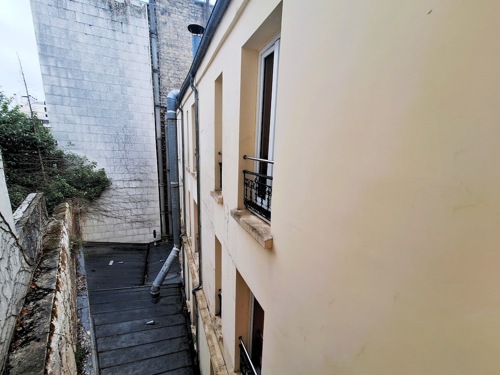 Hipotel Paris Gambetta Republique 49/58