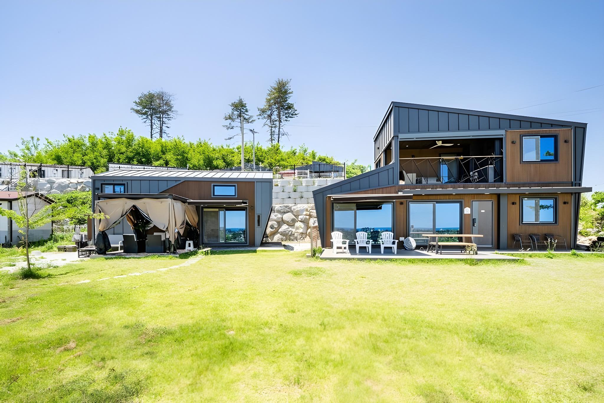 Gangneung Gyeongpo Cabin Pension 4/16