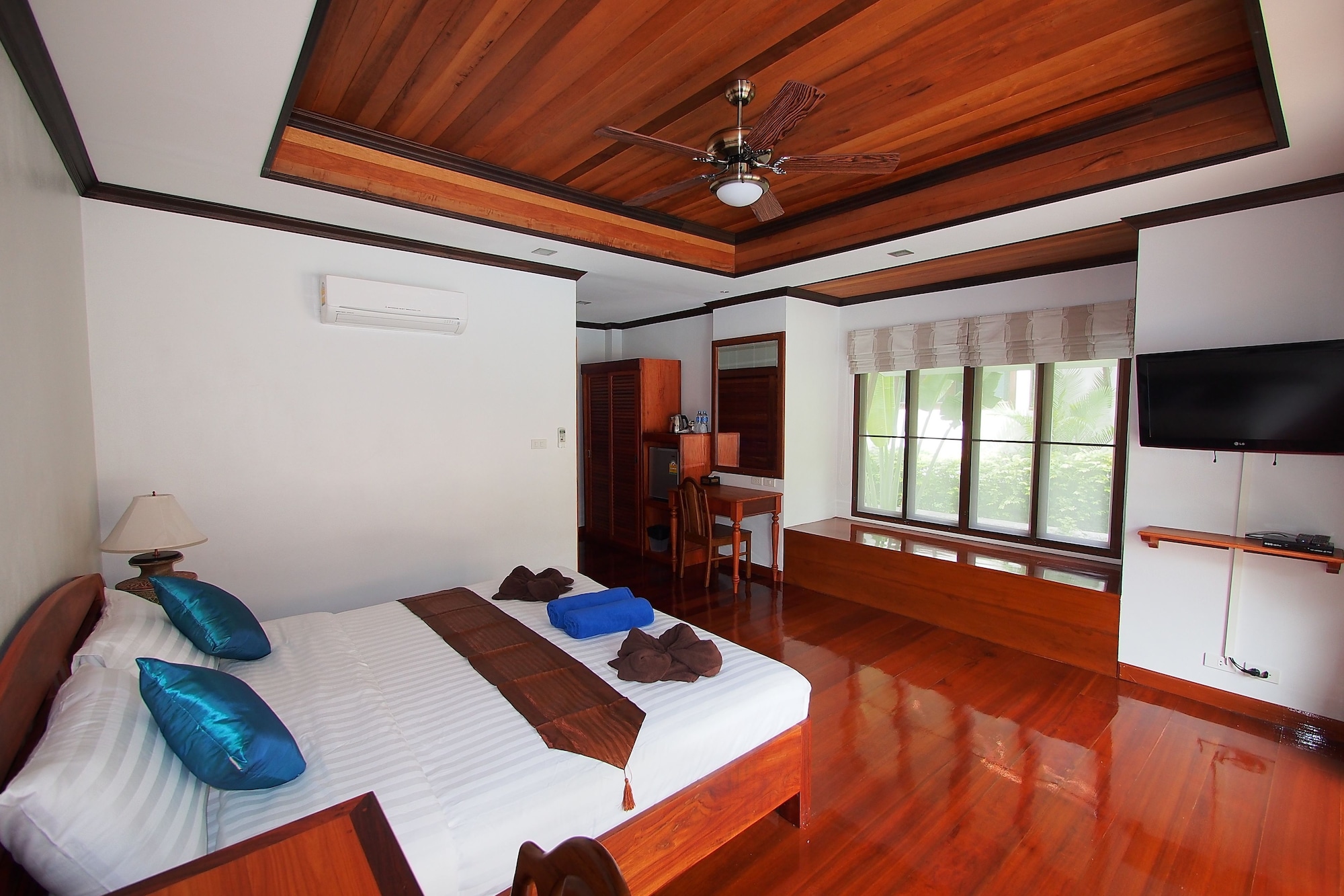 ROOM, DOUBLE BED, POOL VIEW